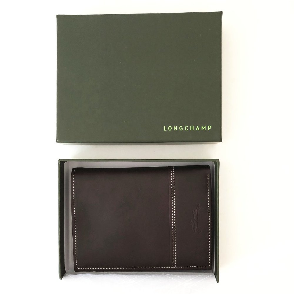 GIFTABLE Longchamp leather wallet